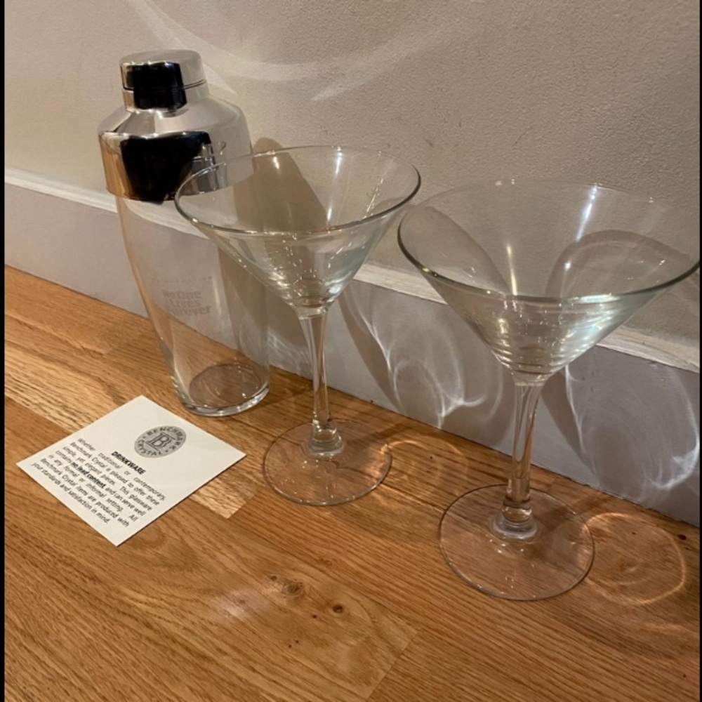 NIB Collectible drink set “No One Lives Forever”